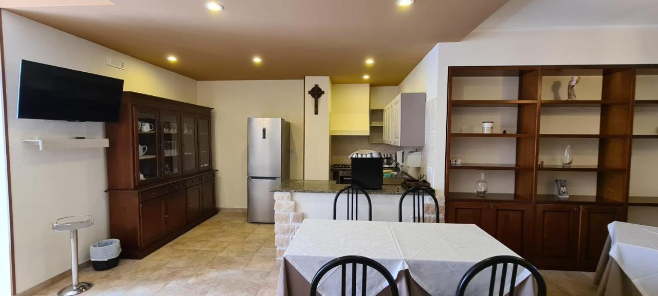 Bed And Breakfast La Terrazza Чистернино Экстерьер фото